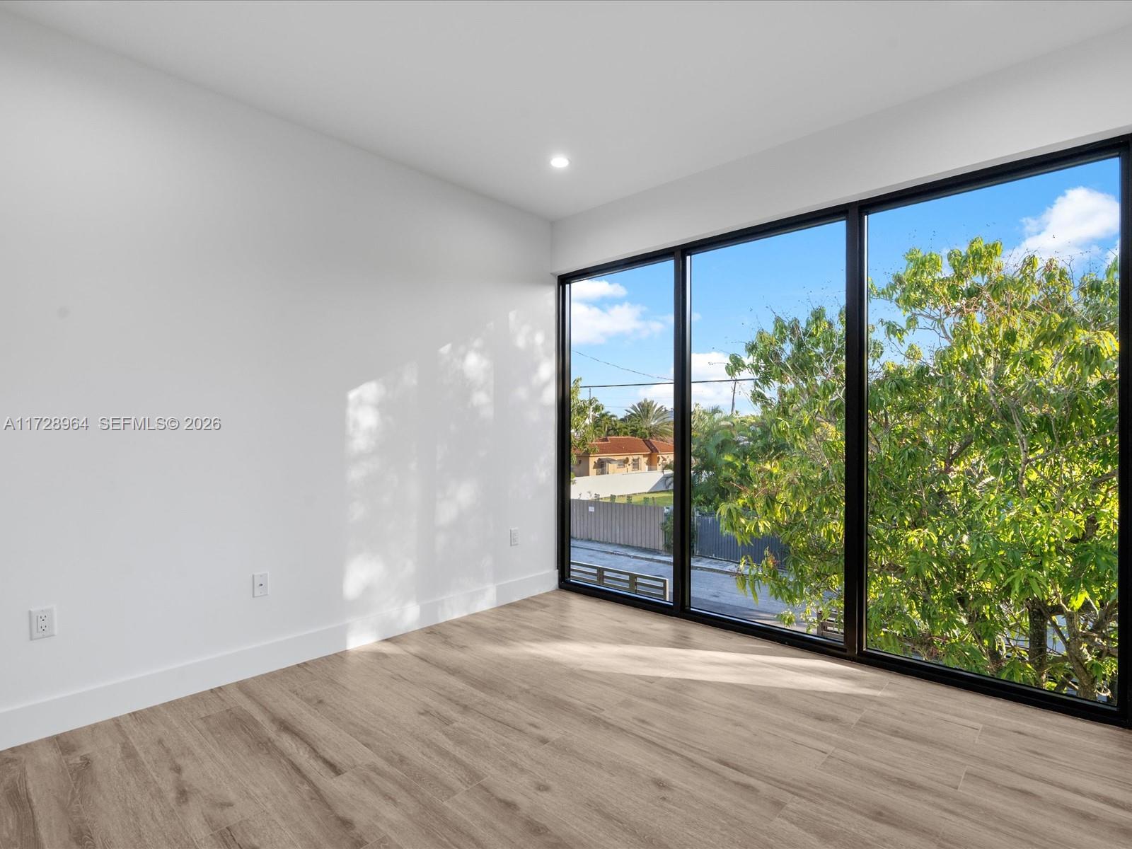 2285 SW 17th Ter Miami, FL 33145