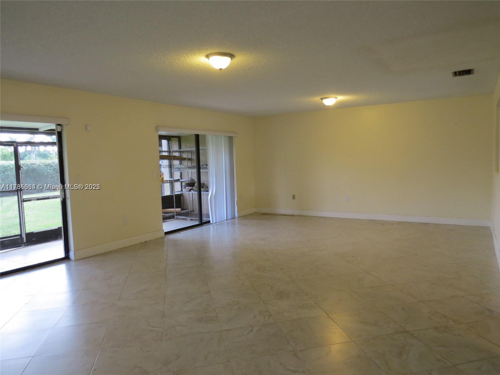 216 Lakeside Cir,Sunrise, FL 33326