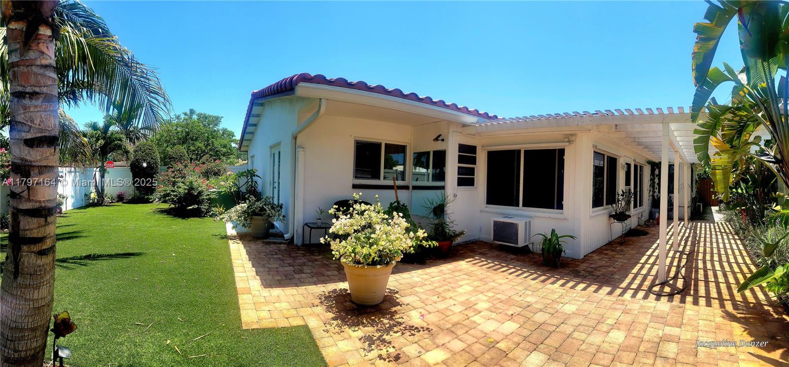 2241 NE 38th St Lighthouse Point, FL 33064