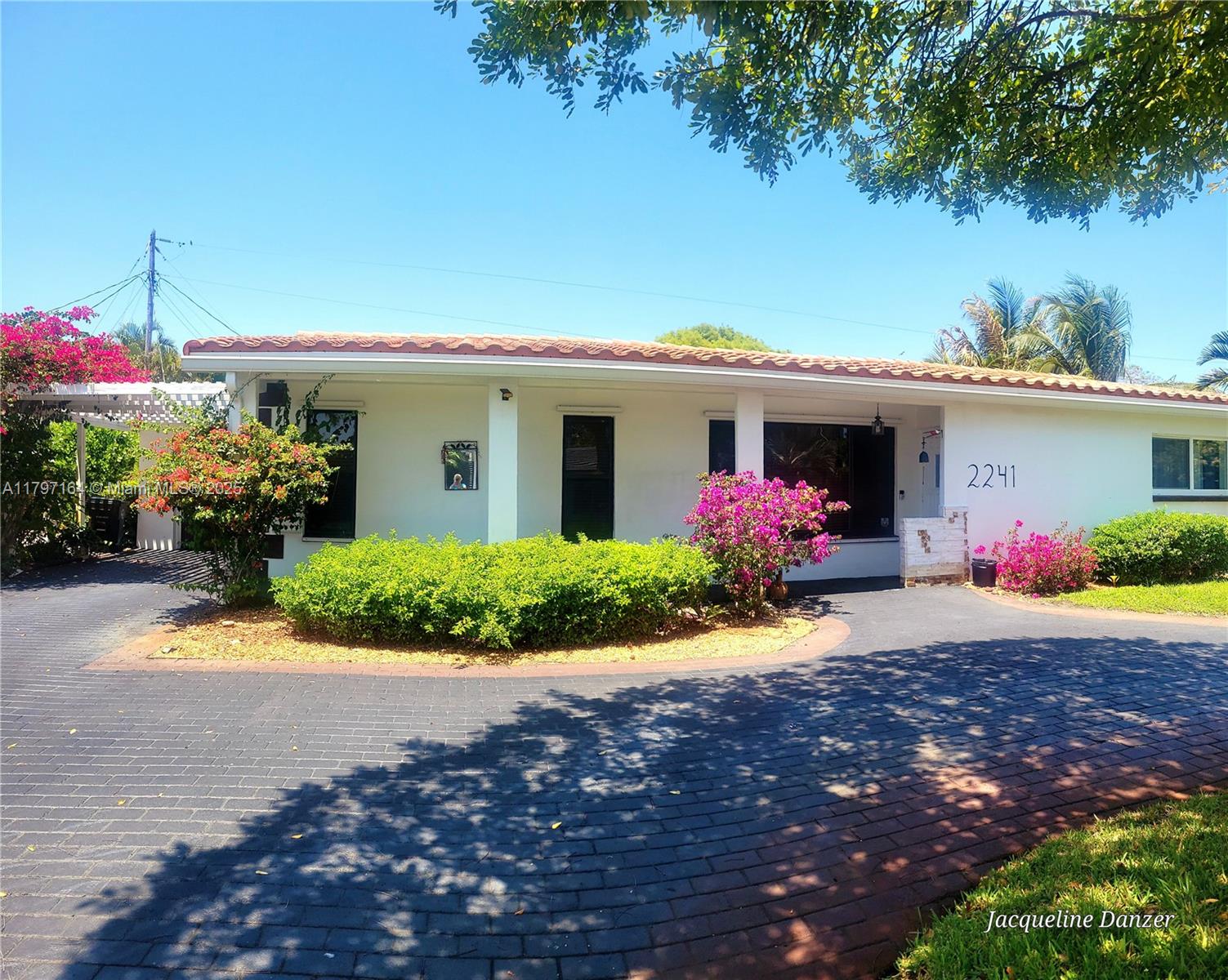 2241 NE 38th St Lighthouse Point, FL 33064