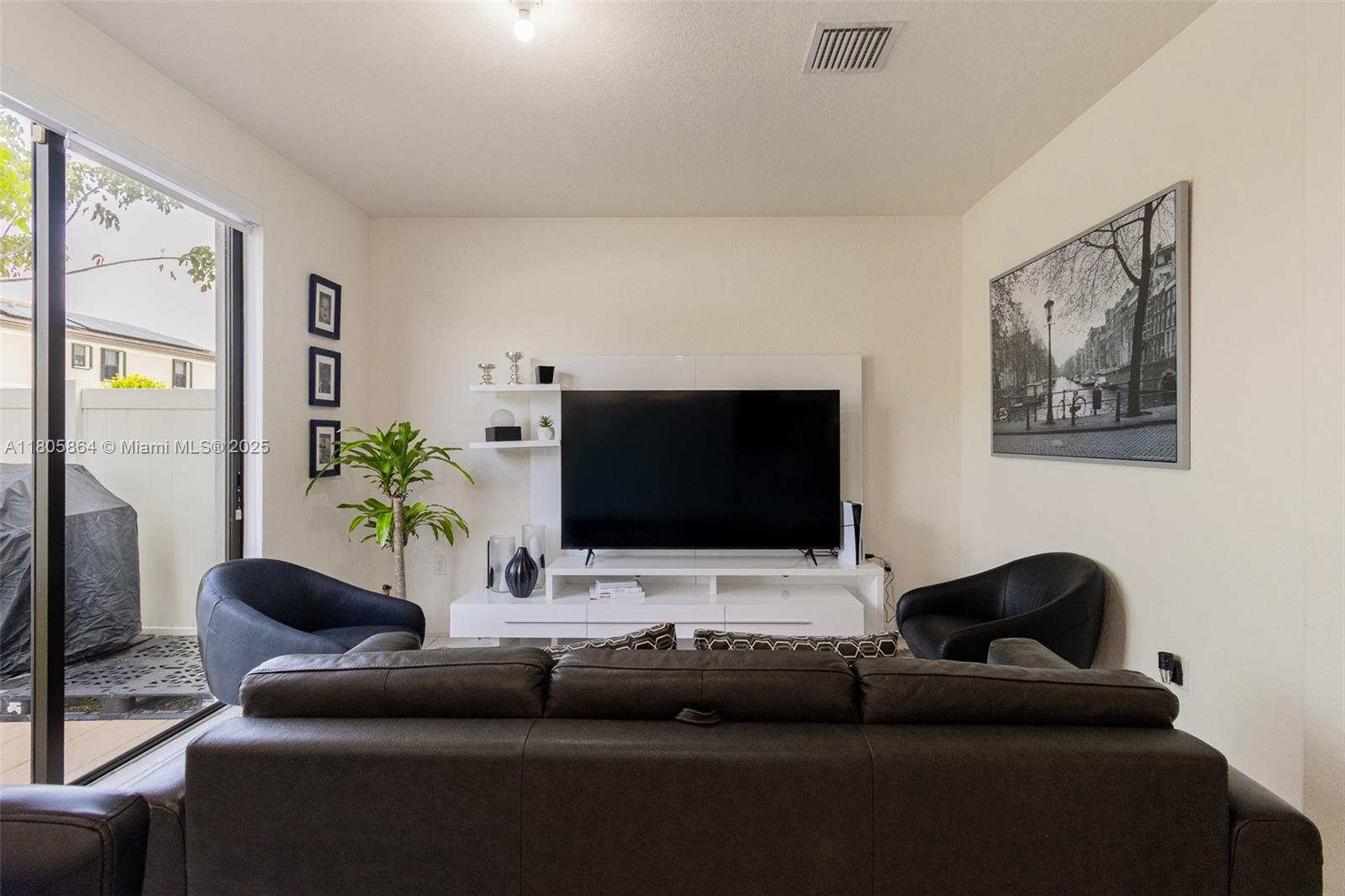 10966 W 33rd Way Hialeah, FL 33018