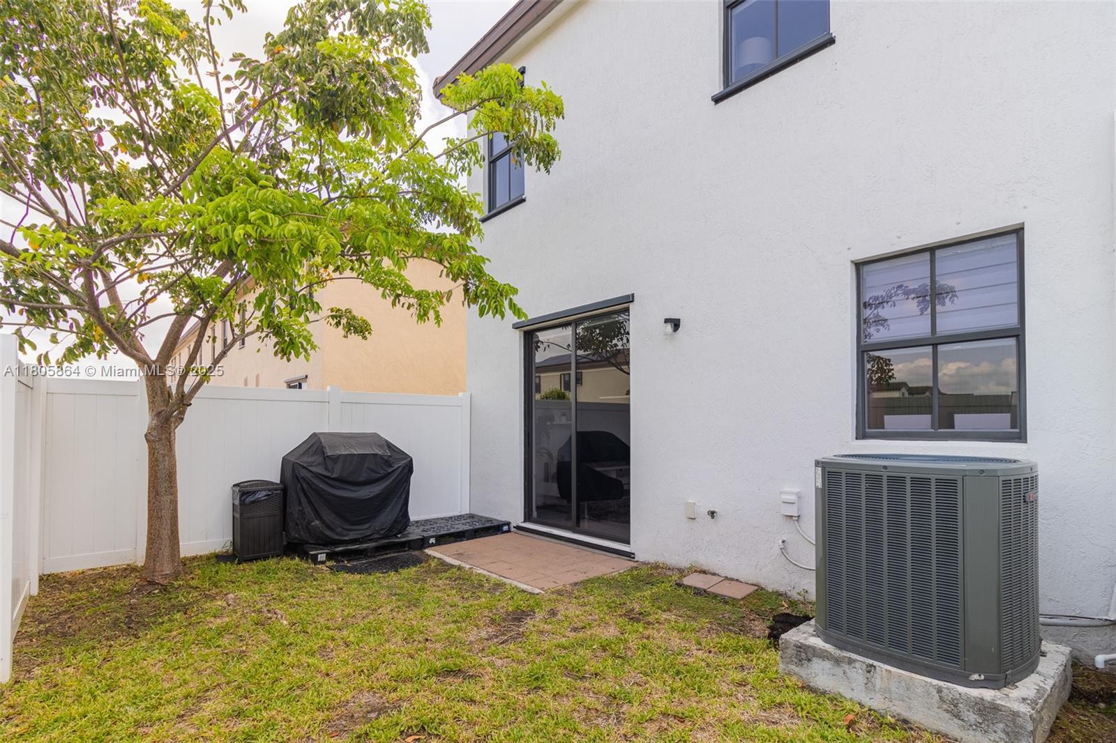 10966 W 33rd Way Hialeah, FL 33018