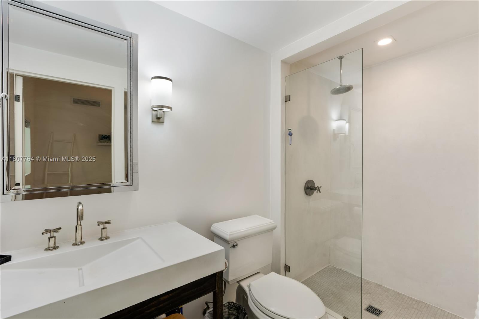 270 Island Dr Key Biscayne, FL 33149 270 Island Dr Key Biscayne, FL 33149