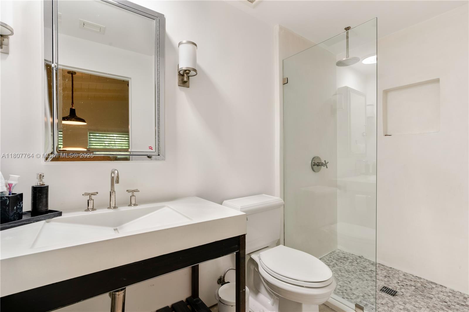270 Island Dr Key Biscayne, FL 33149 270 Island Dr Key Biscayne, FL 33149