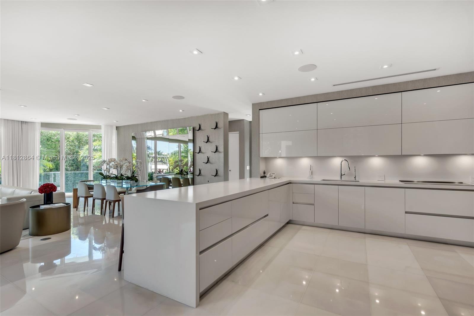 420 Island Dr Key Biscayne, FL 33149 420 Island Dr Key Biscayne, FL 33149