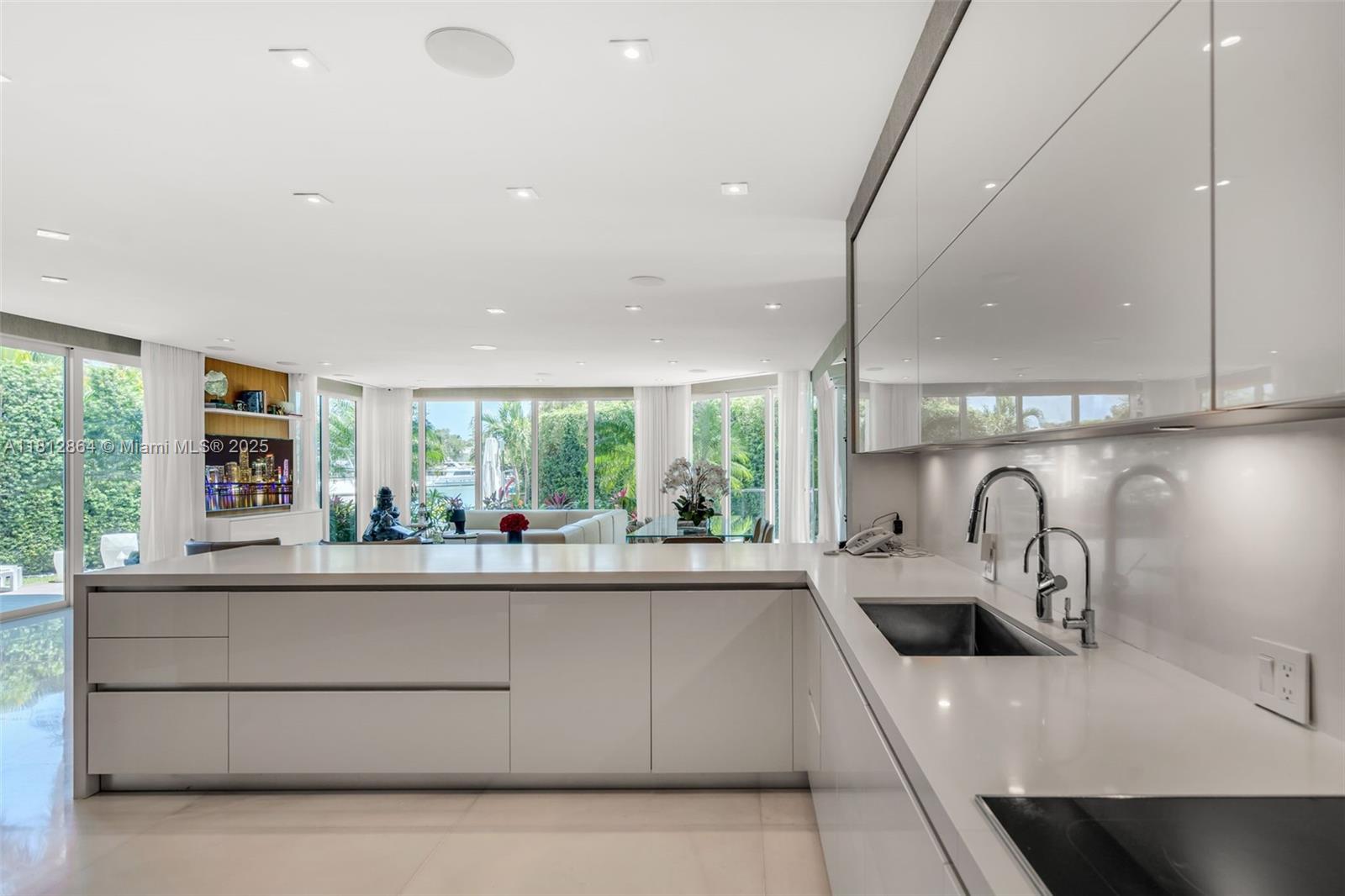 420 Island Dr Key Biscayne, FL 33149 420 Island Dr Key Biscayne, FL 33149