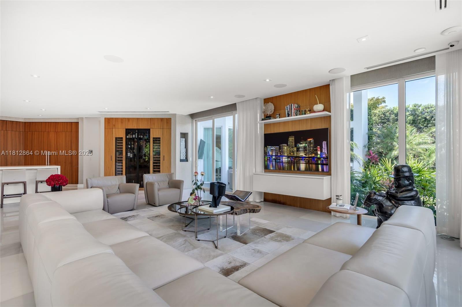 420 Island Dr Key Biscayne, FL 33149 420 Island Dr Key Biscayne, FL 33149