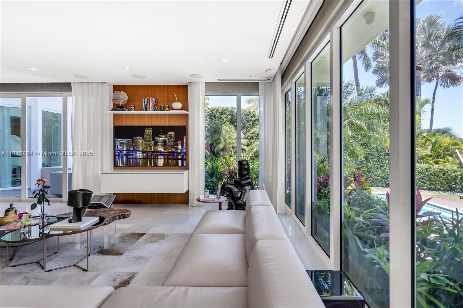 420 Island Dr Key Biscayne, FL 33149 420 Island Dr Key Biscayne, FL 33149