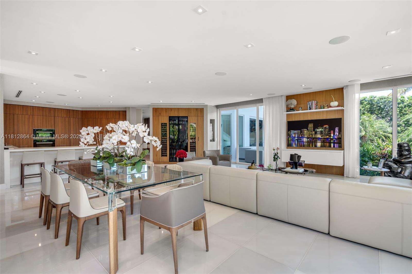 420 Island Dr Key Biscayne, FL 33149 420 Island Dr Key Biscayne, FL 33149