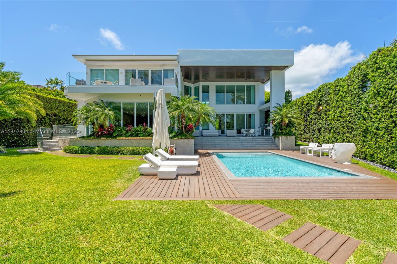 420 Island Dr Key Biscayne, FL 33149 420 Island Dr Key Biscayne, FL 33149