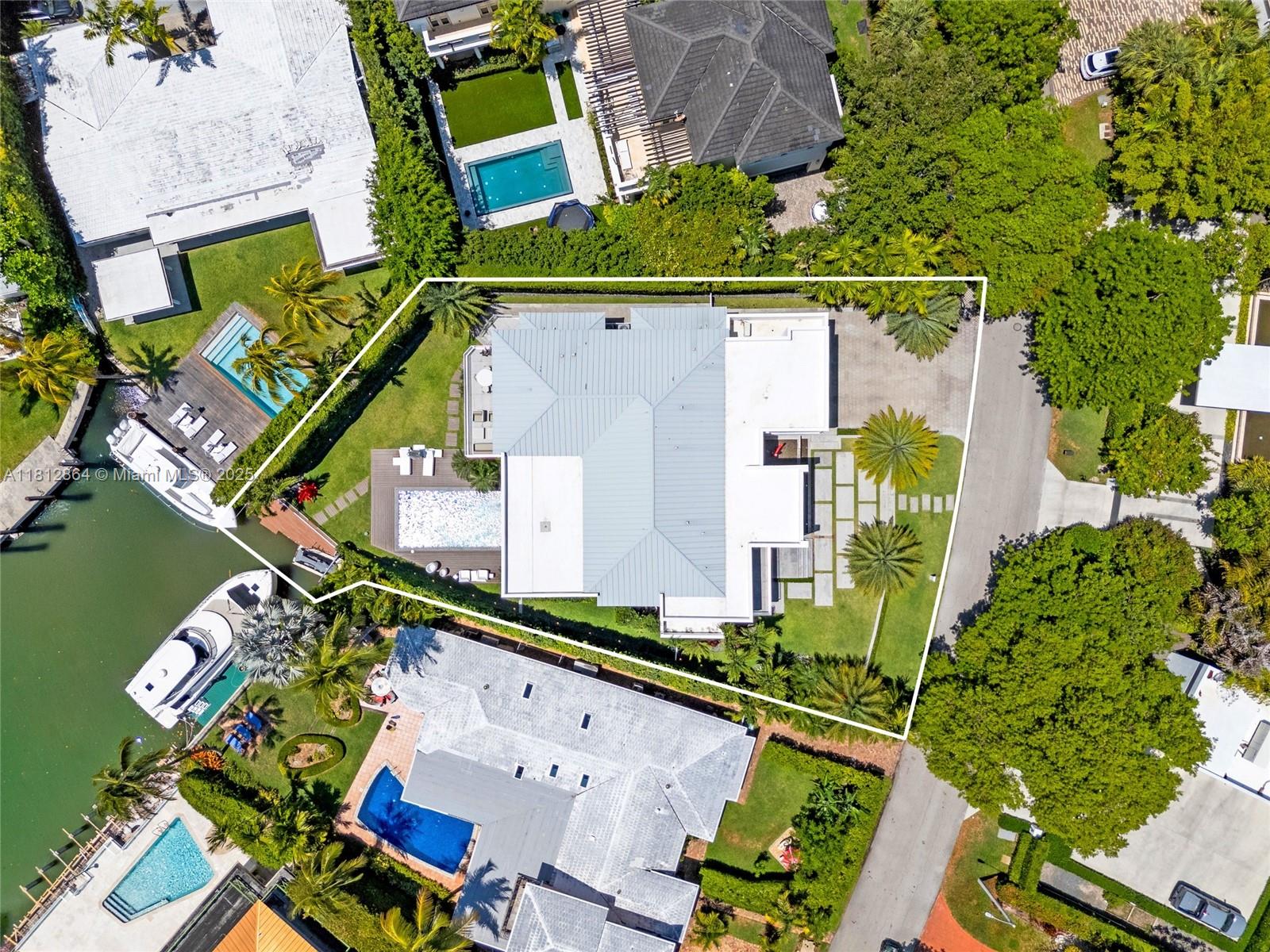 420 Island Dr Key Biscayne, FL 33149 420 Island Dr Key Biscayne, FL 33149