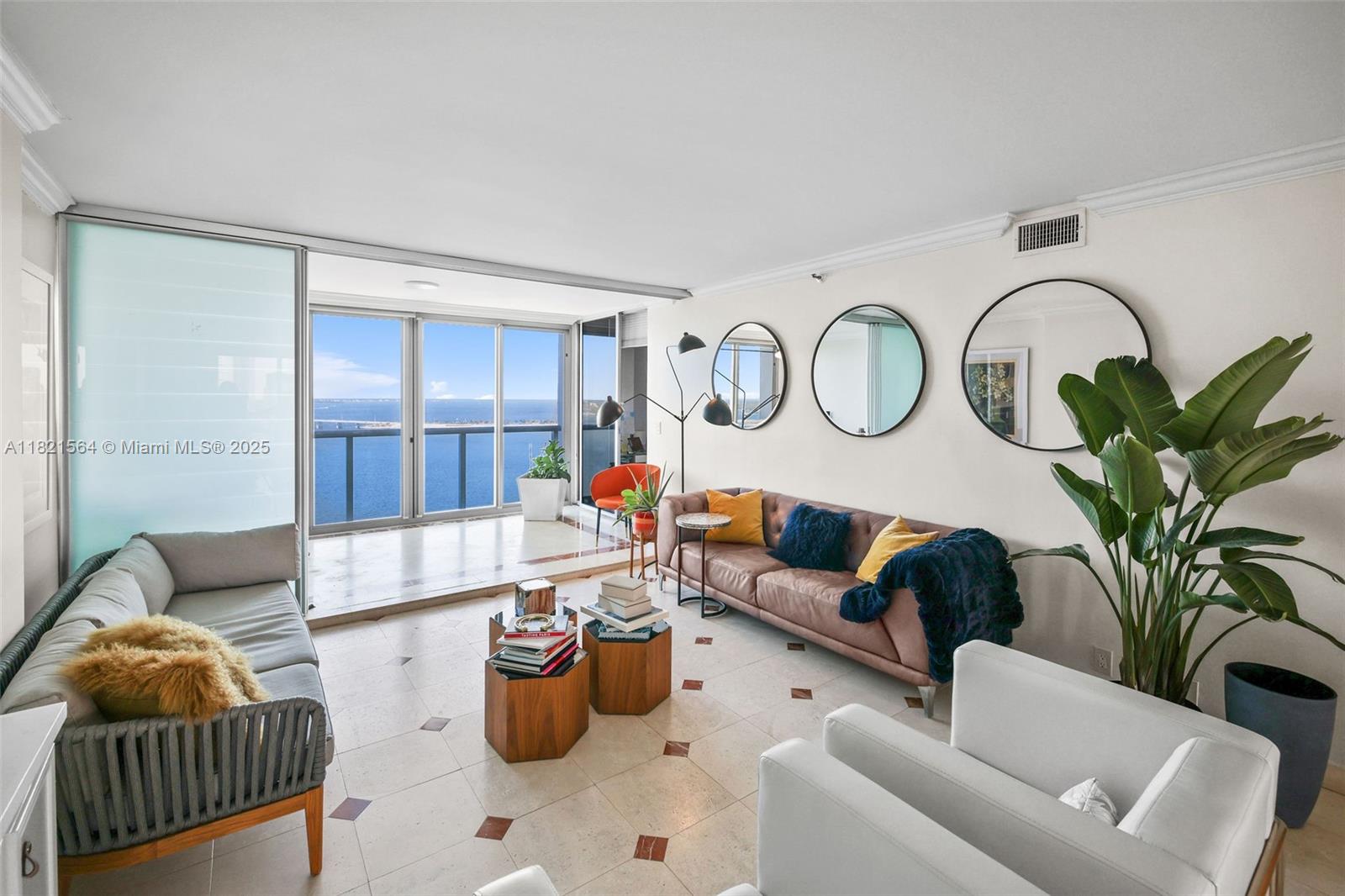 image The Palace Condo3