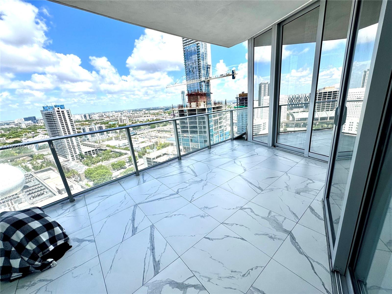 image Paramount Miami Worldcent17
