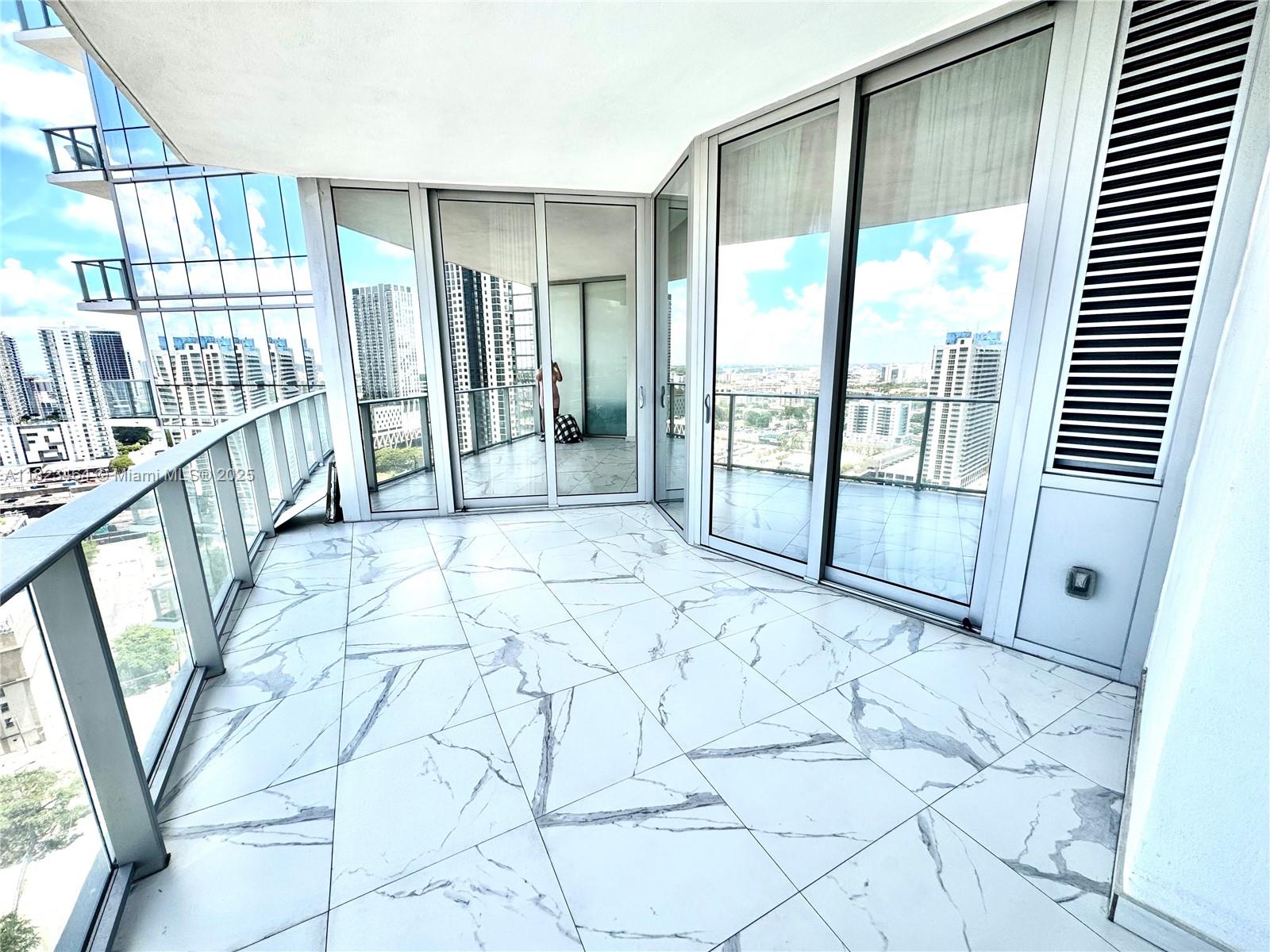 image Paramount Miami Worldcent18