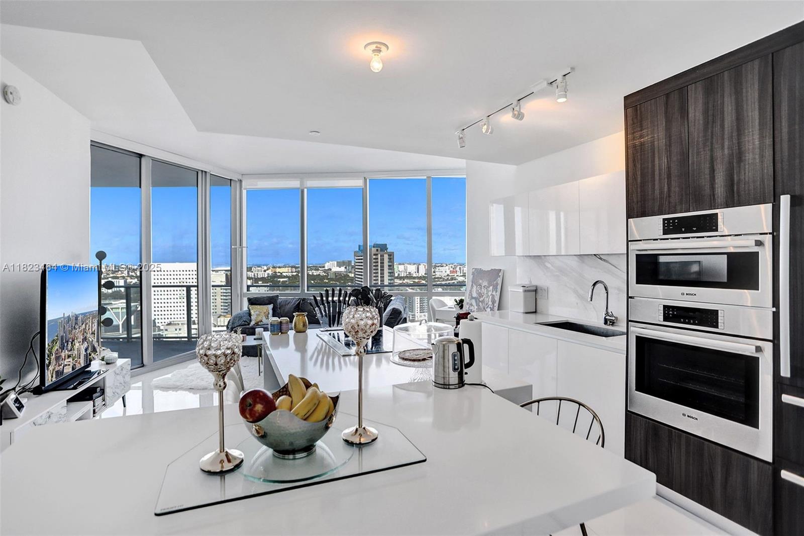 image Paramount Miami Worldcent4