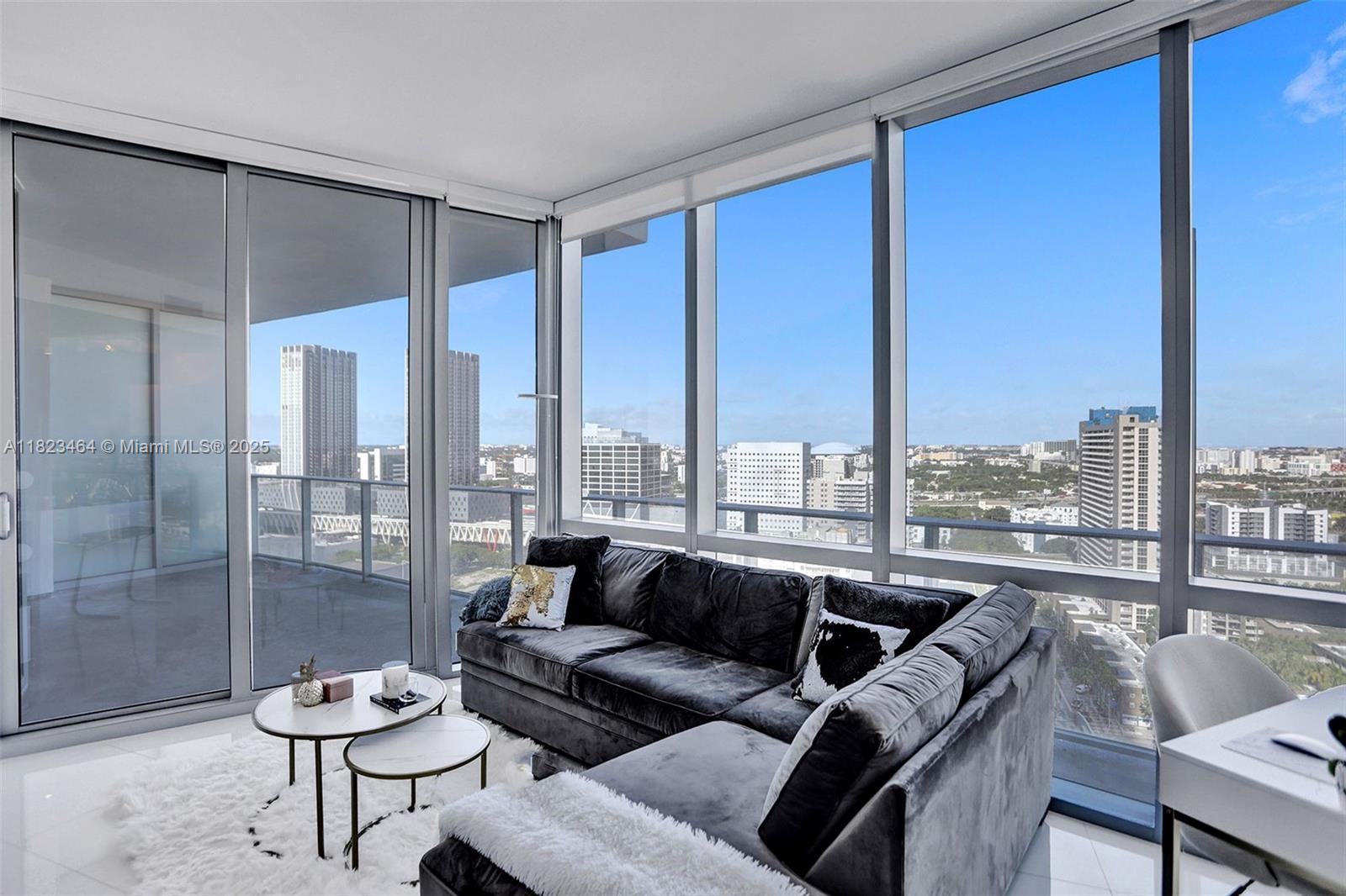image Paramount Miami Worldcent6