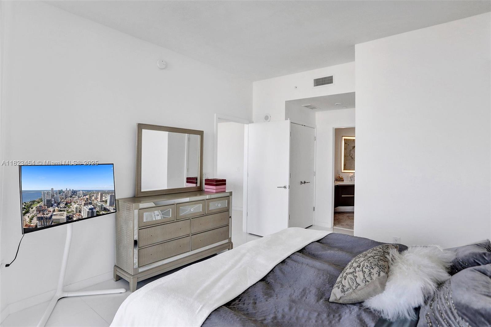 image Paramount Miami Worldcent8