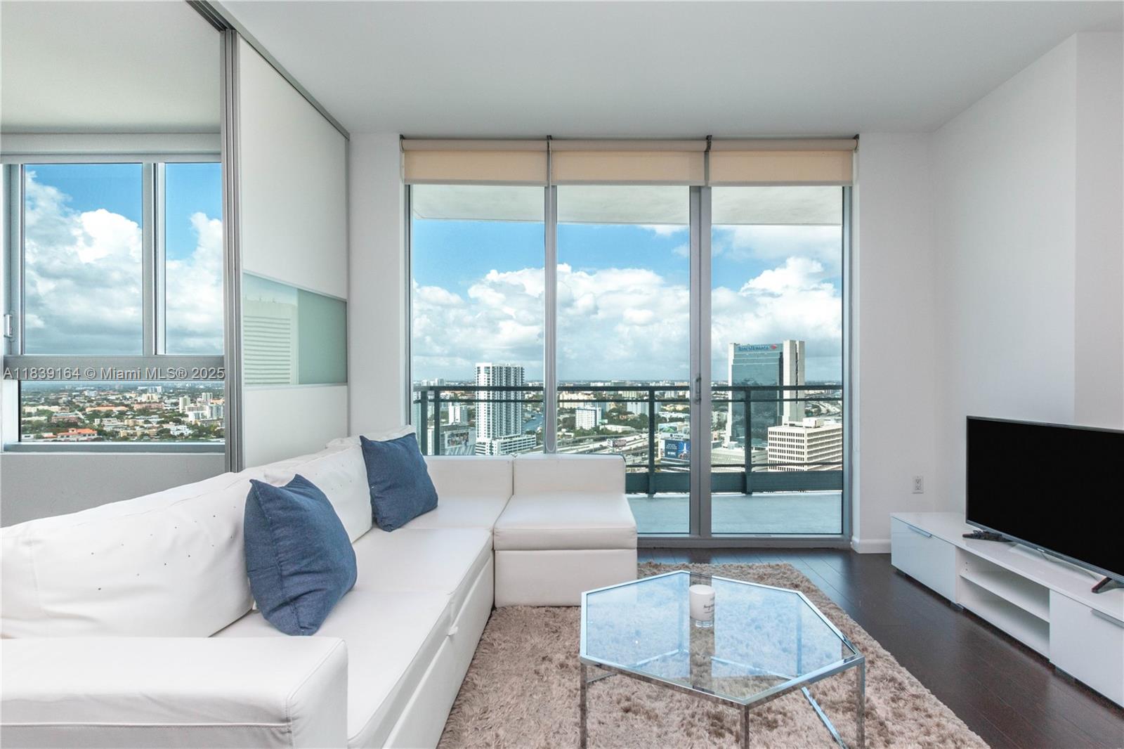 90 SW 3rd St #2905
