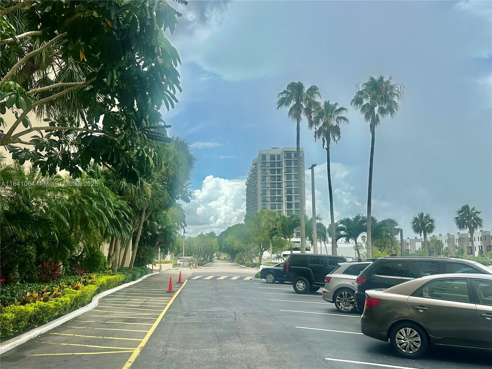 11111 Biscayne Blvd #16C Miami, FL 33181