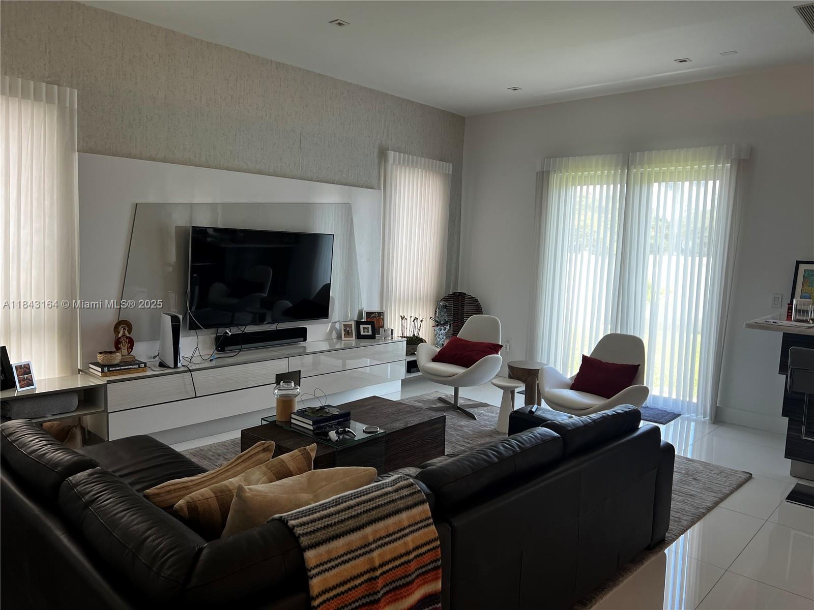 8286 NW 33rd Ter Doral, FL 33122