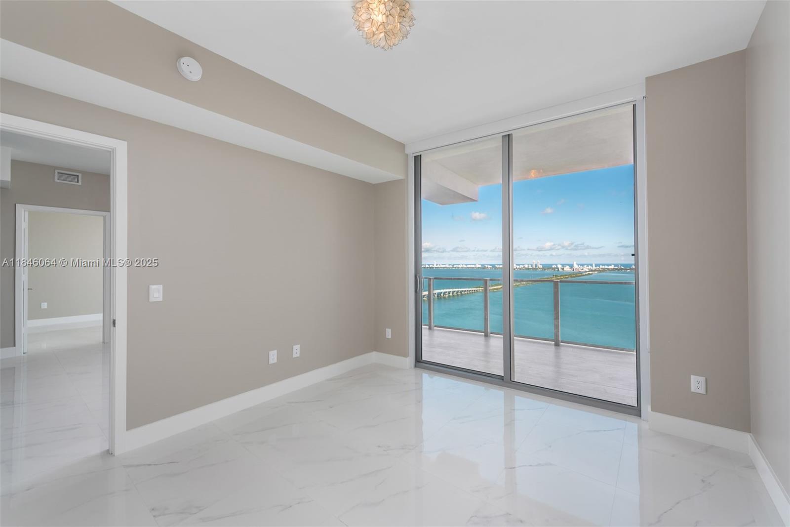 image Biscayne Beach Condo9