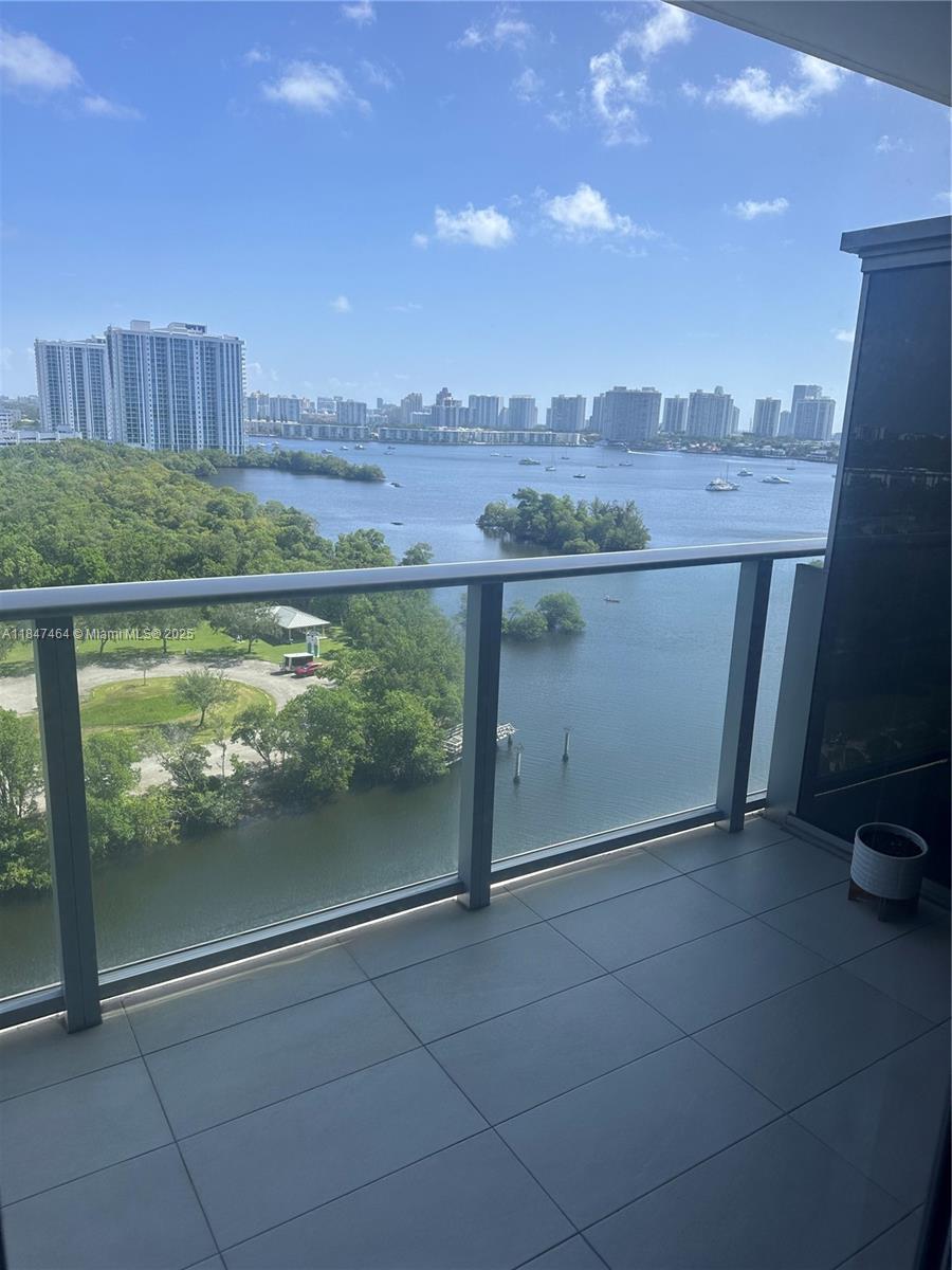 16385 Biscayne Blvd #1206
