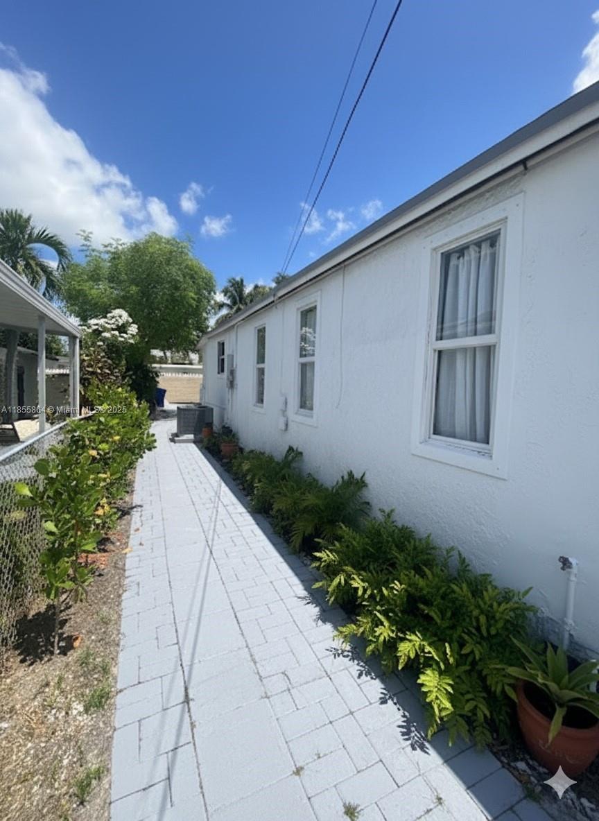 81 NW 44th St #2 Miami, FL 33127