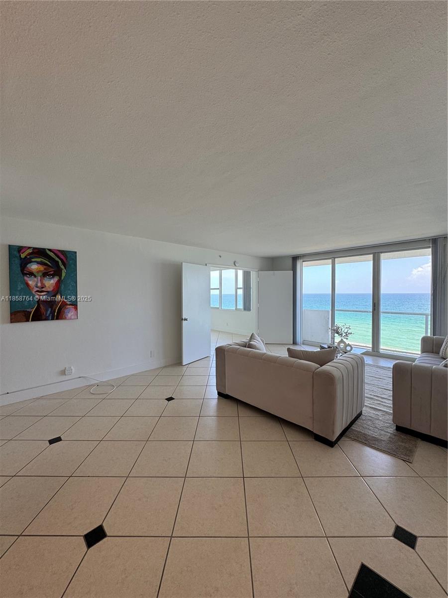 9195 Collins Ave #801