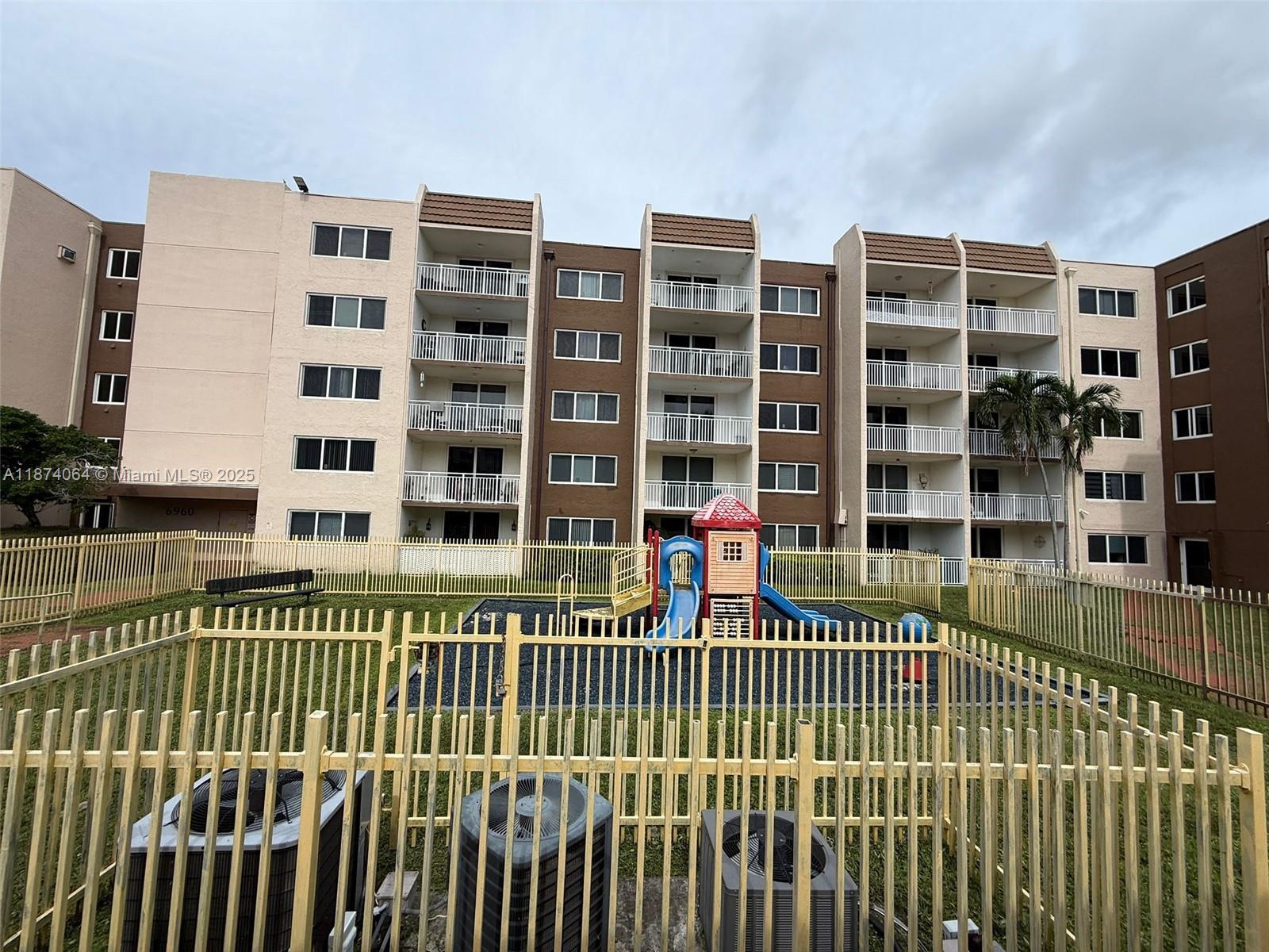 6940 Miami Gdns Dr #1-122