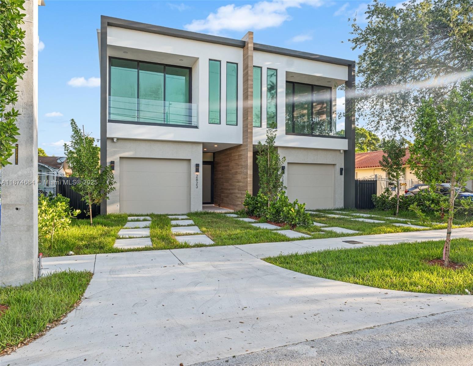 2823 SW 23rd Ter #Left Side