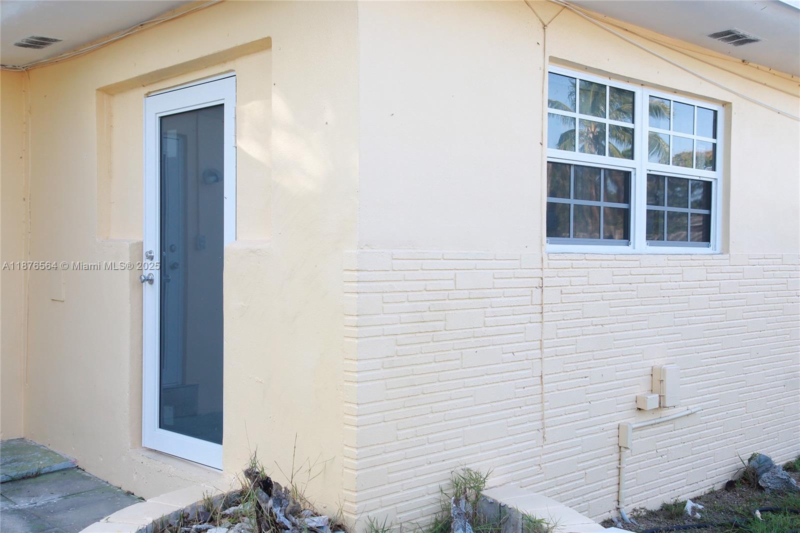 3458 Capri Dr #1