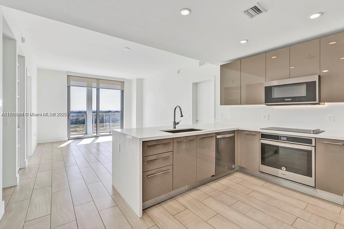 2000 Metropica Way #907