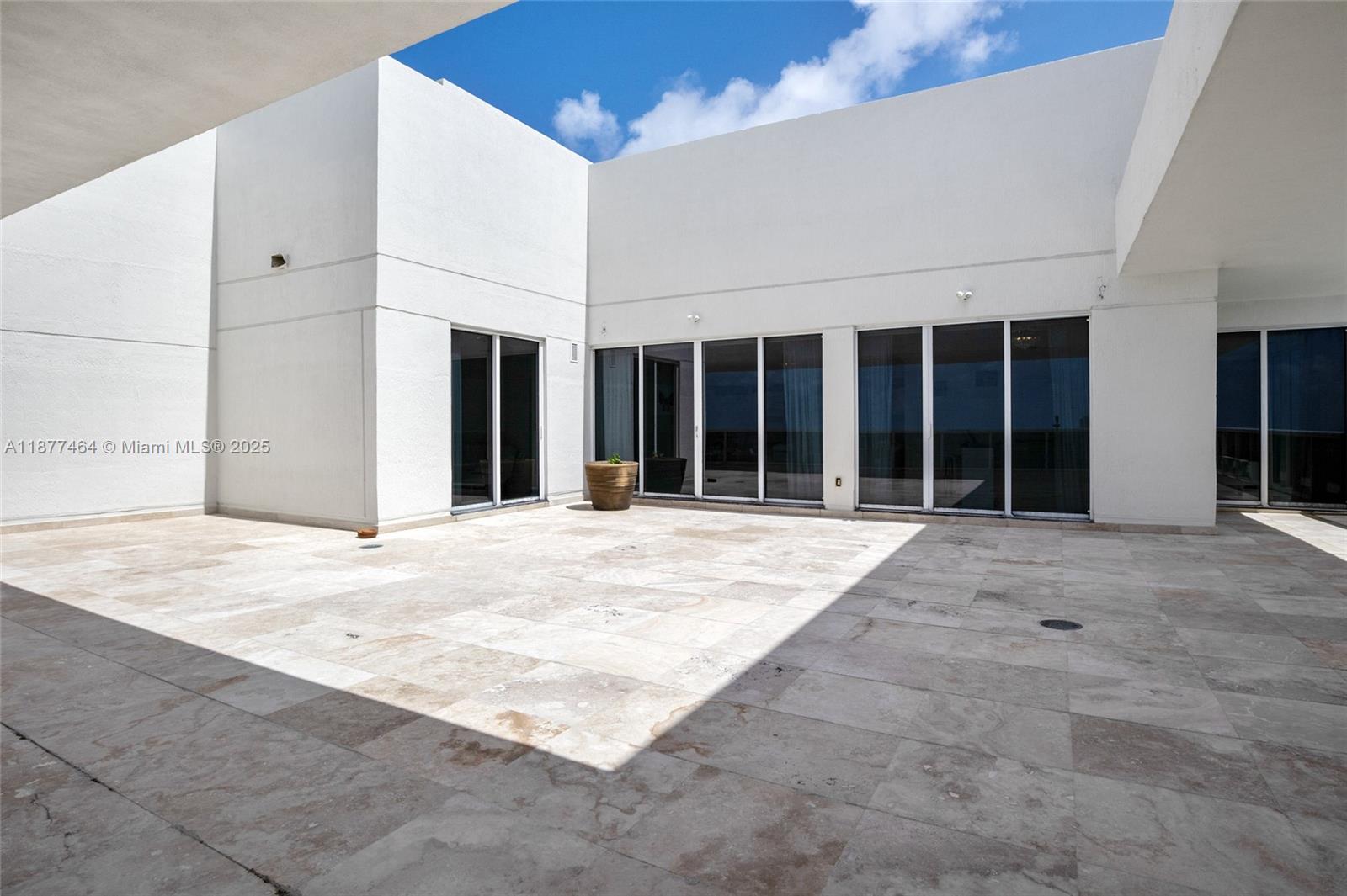 image Beach Club Two35