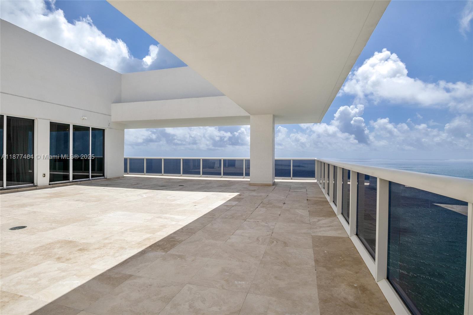 image Beach Club Two37