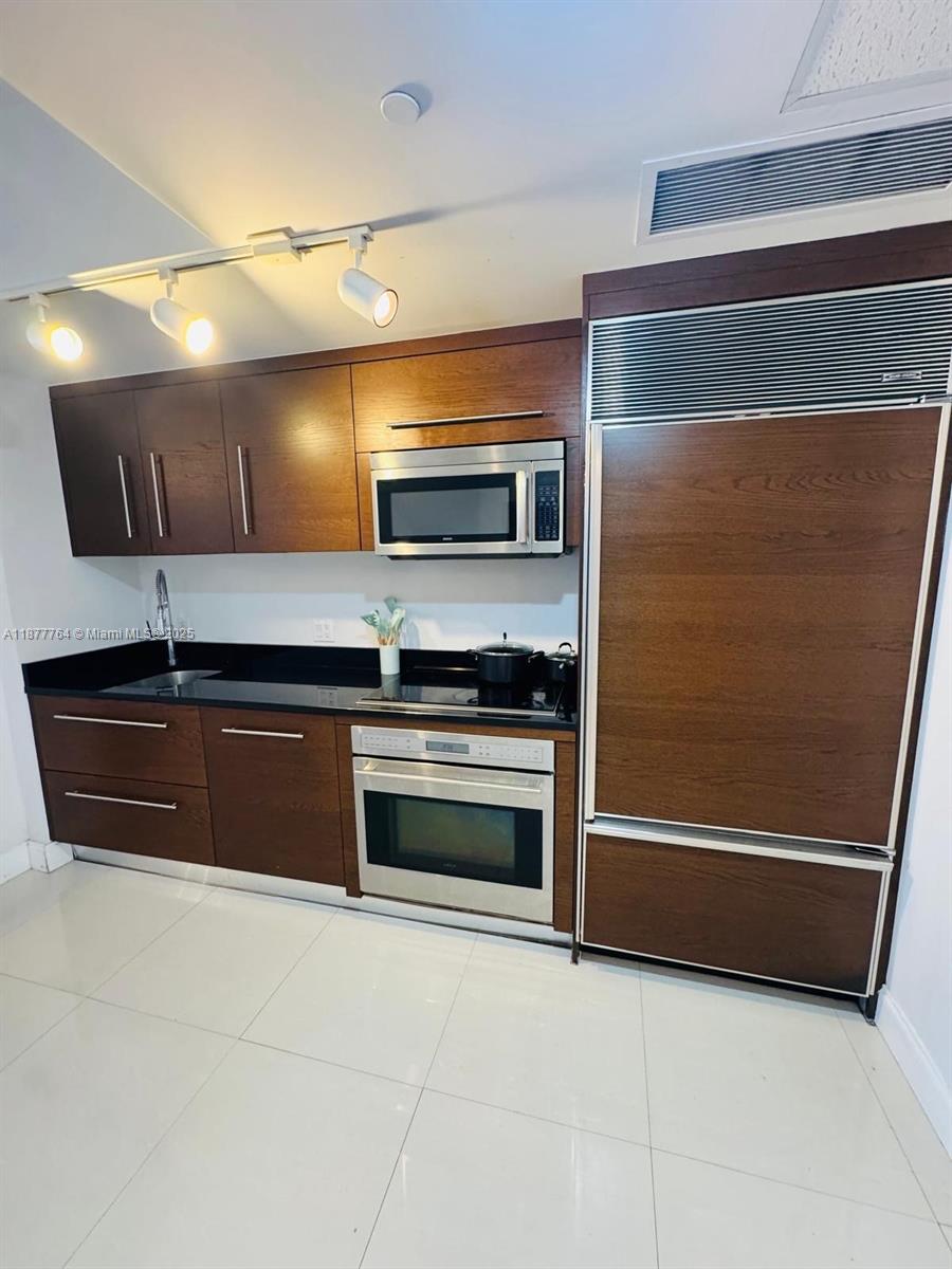 475 Brickell Ave #1910