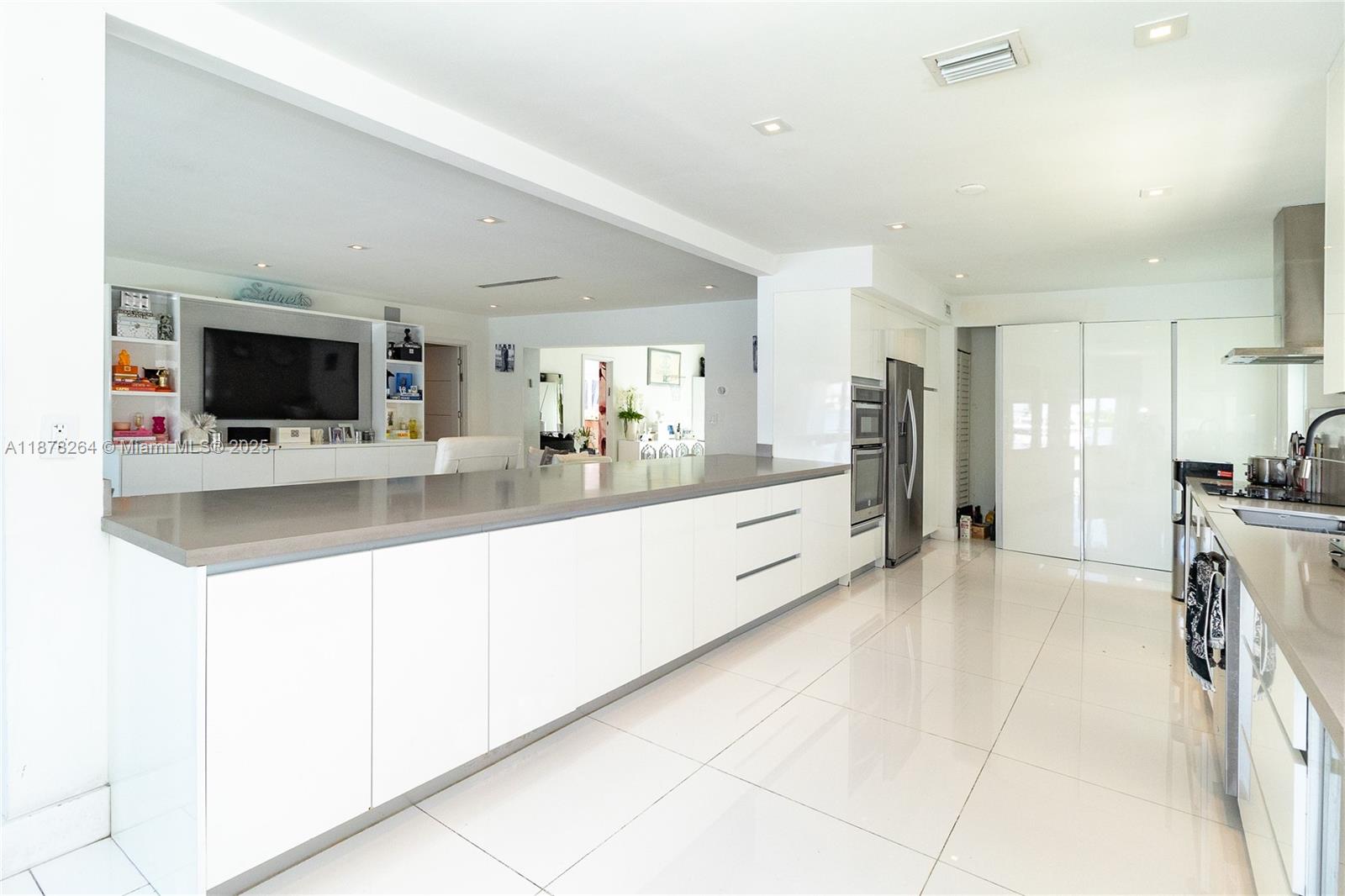 1215 N Biscayne Pt Rd Miami Beach, FL 33141