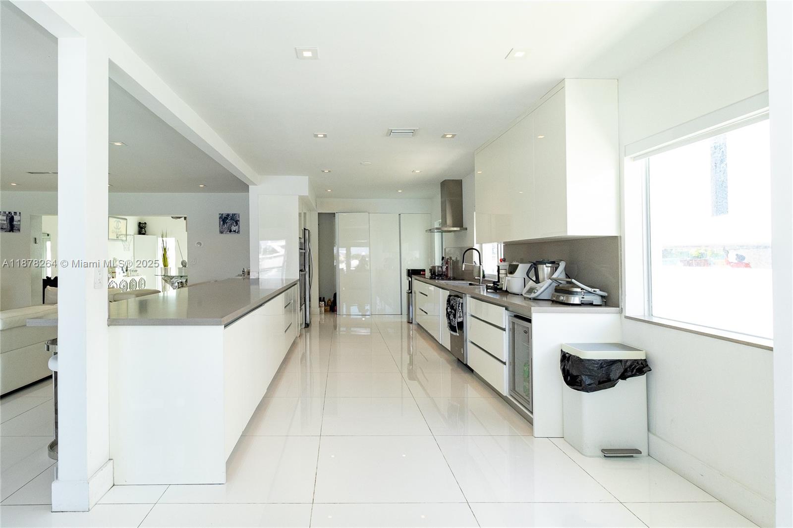 1215 N Biscayne Pt Rd Miami Beach, FL 33141