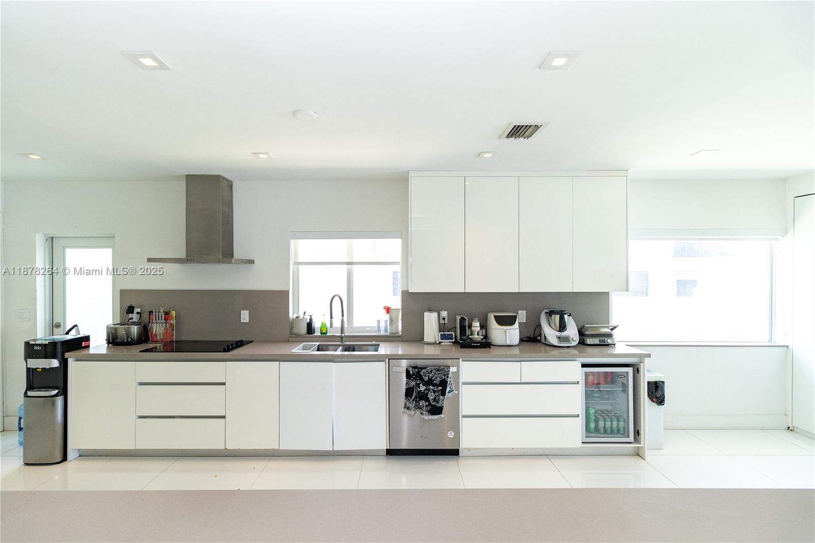 1215 N Biscayne Pt Rd Miami Beach, FL 33141