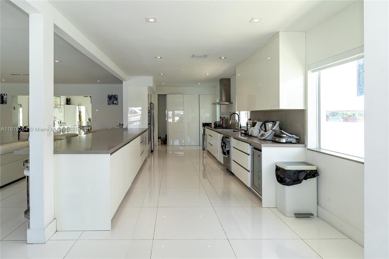 1215 N Biscayne Pt Rd Miami Beach, FL 33141