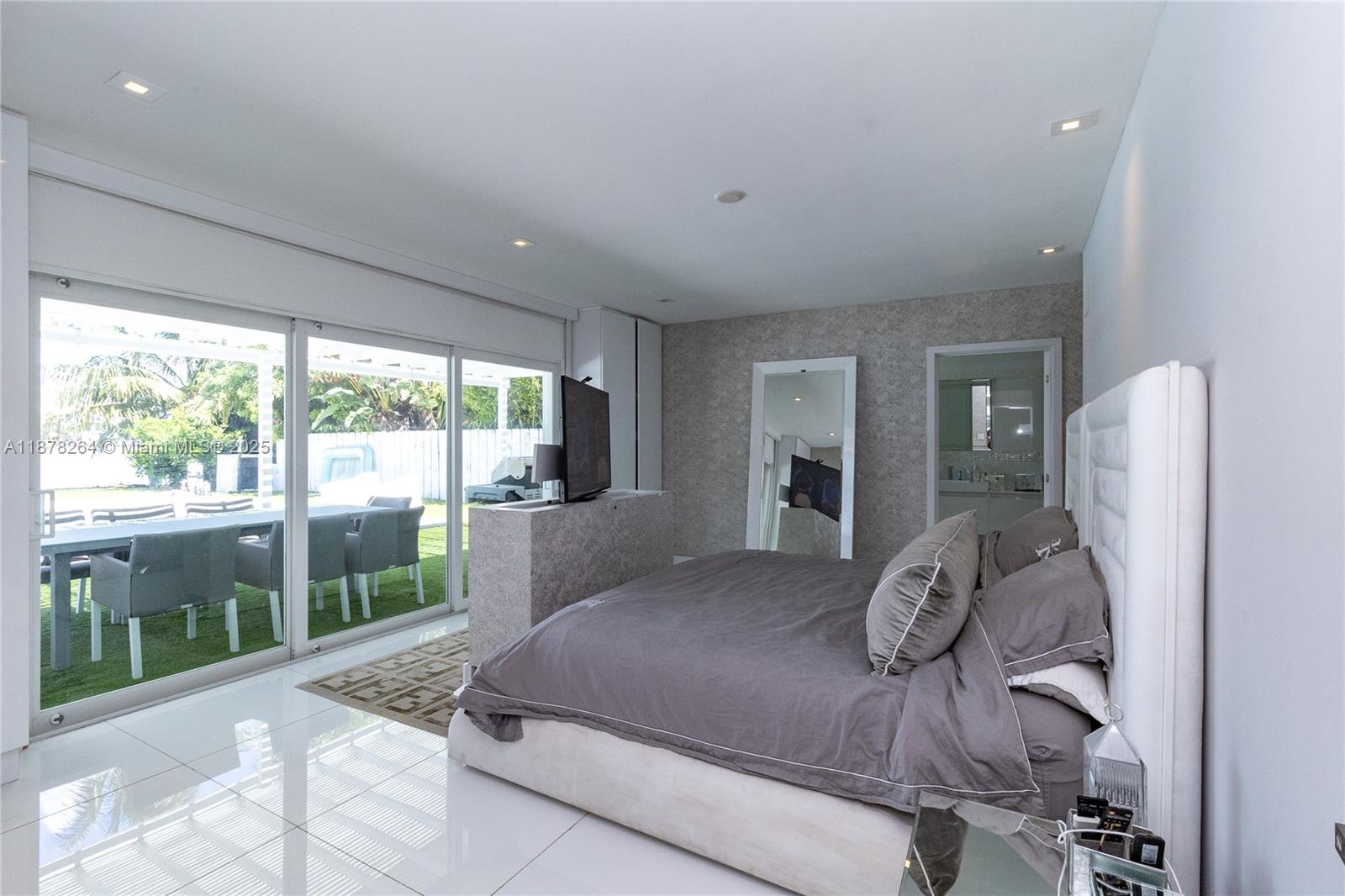 1215 N Biscayne Pt Rd Miami Beach, FL 33141