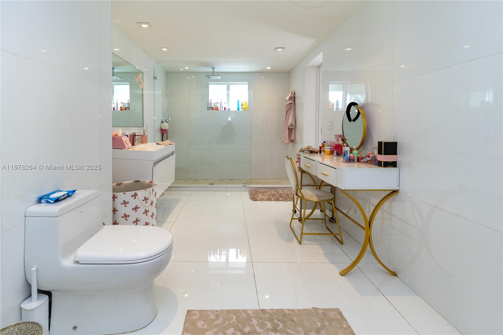 1215 N Biscayne Pt Rd Miami Beach, FL 33141