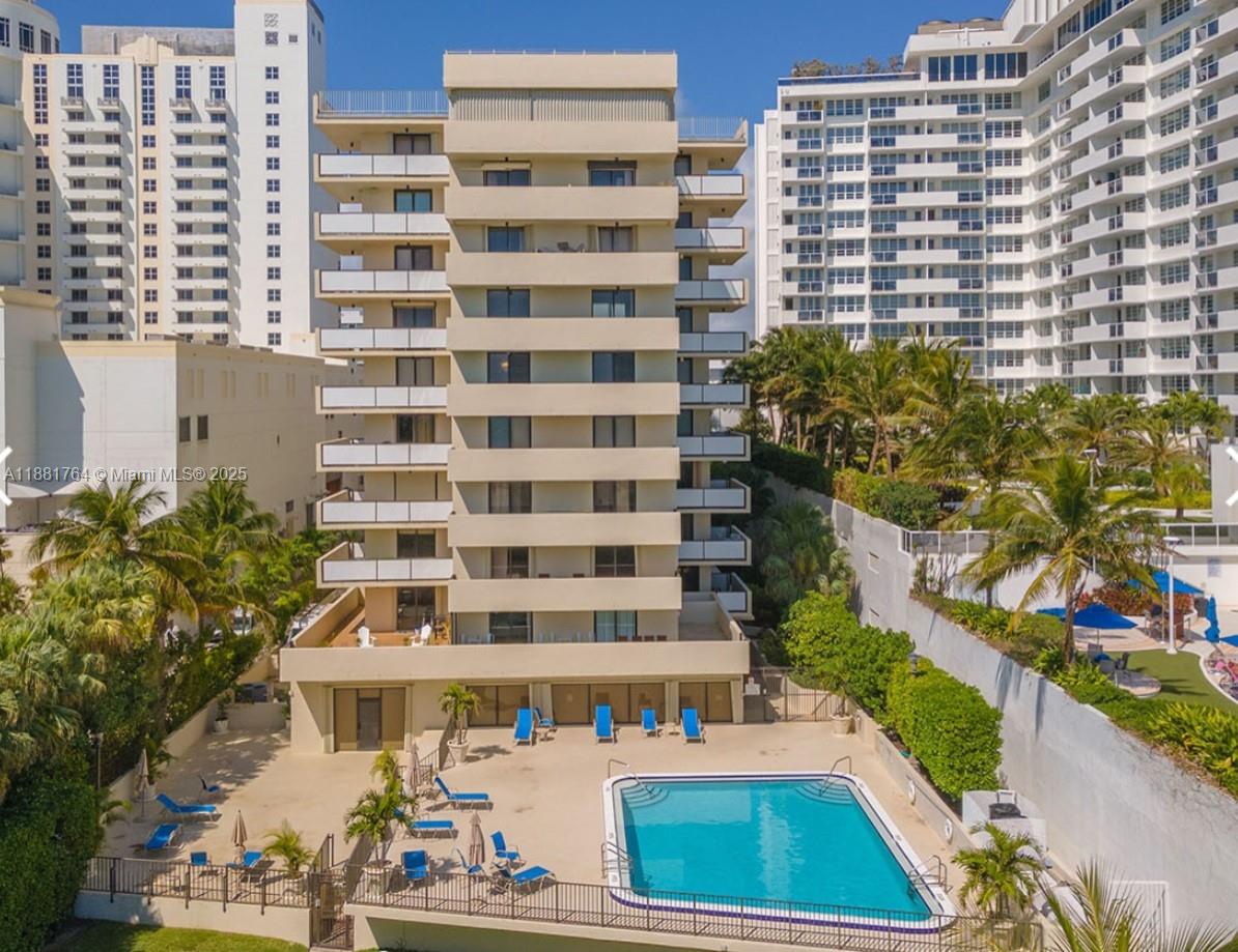 1621 Collins Ave #701