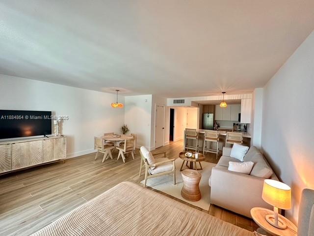 2301 Collins Ave #511