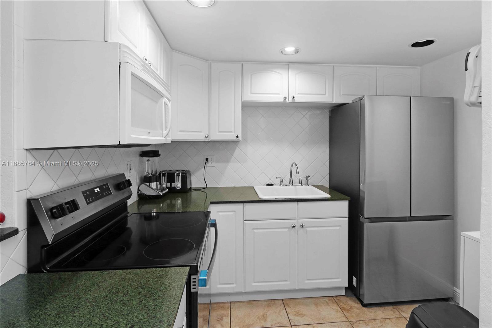 8617 SW 68th Ct #24 Pinecrest, FL 33156 8617 SW 68th Ct #24 Pinecrest, FL 33156