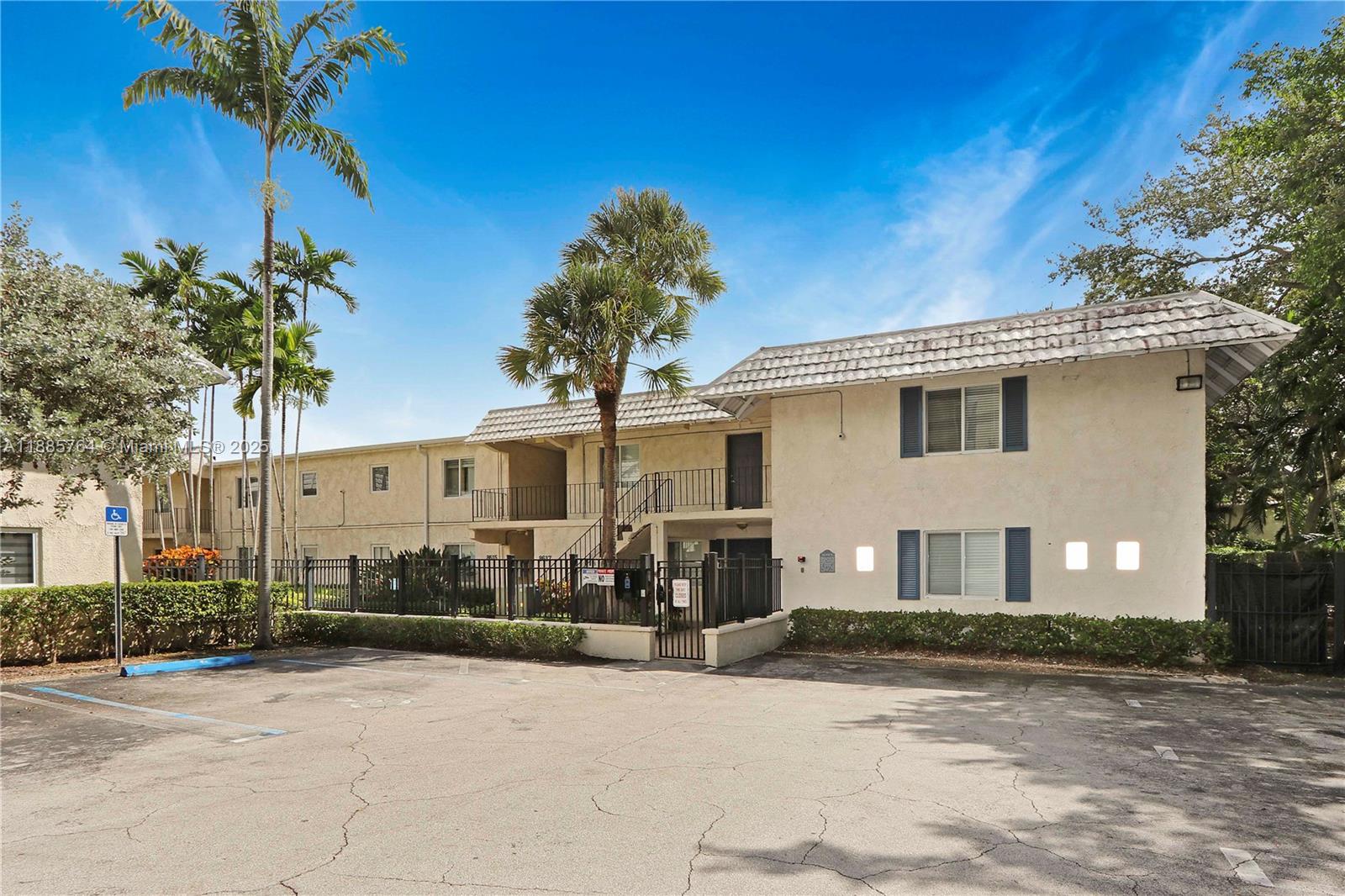 8617 SW 68th Ct #24 Pinecrest, FL 33156 8617 SW 68th Ct #24 Pinecrest, FL 33156