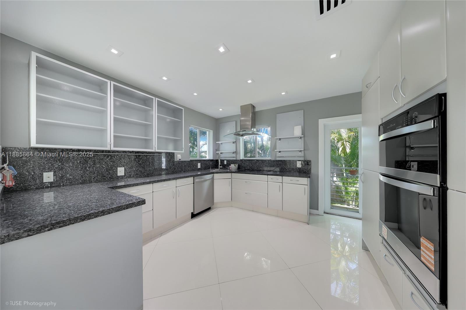 850 N Venetian Dr Miami, FL 33139 850 N Venetian Dr Miami, FL 33139