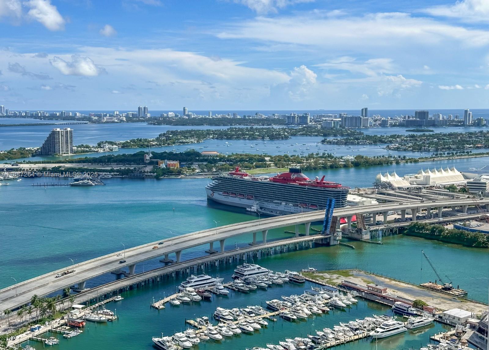 244 Biscayne Blvd #4404
