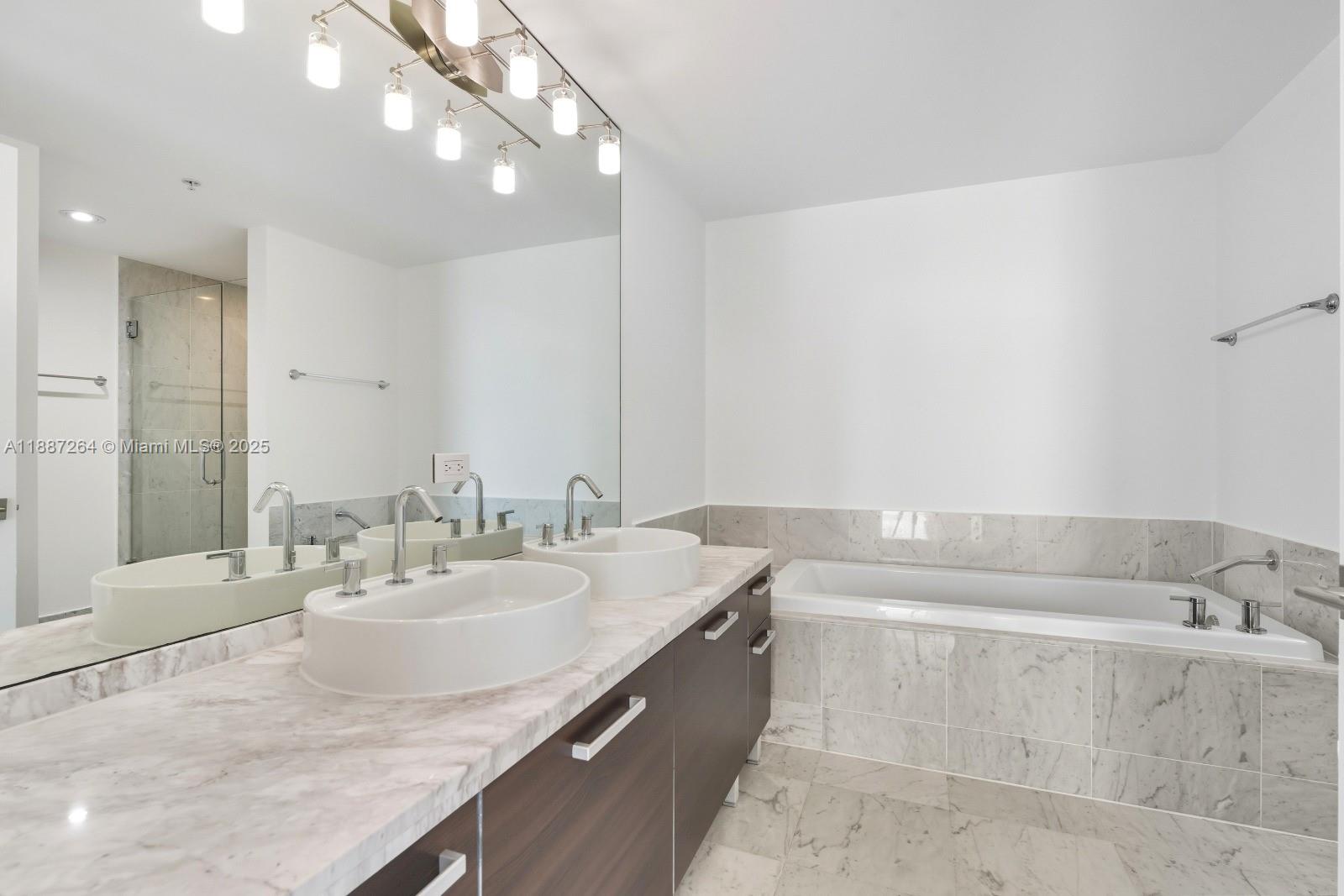 image Vizcayne North Condo14