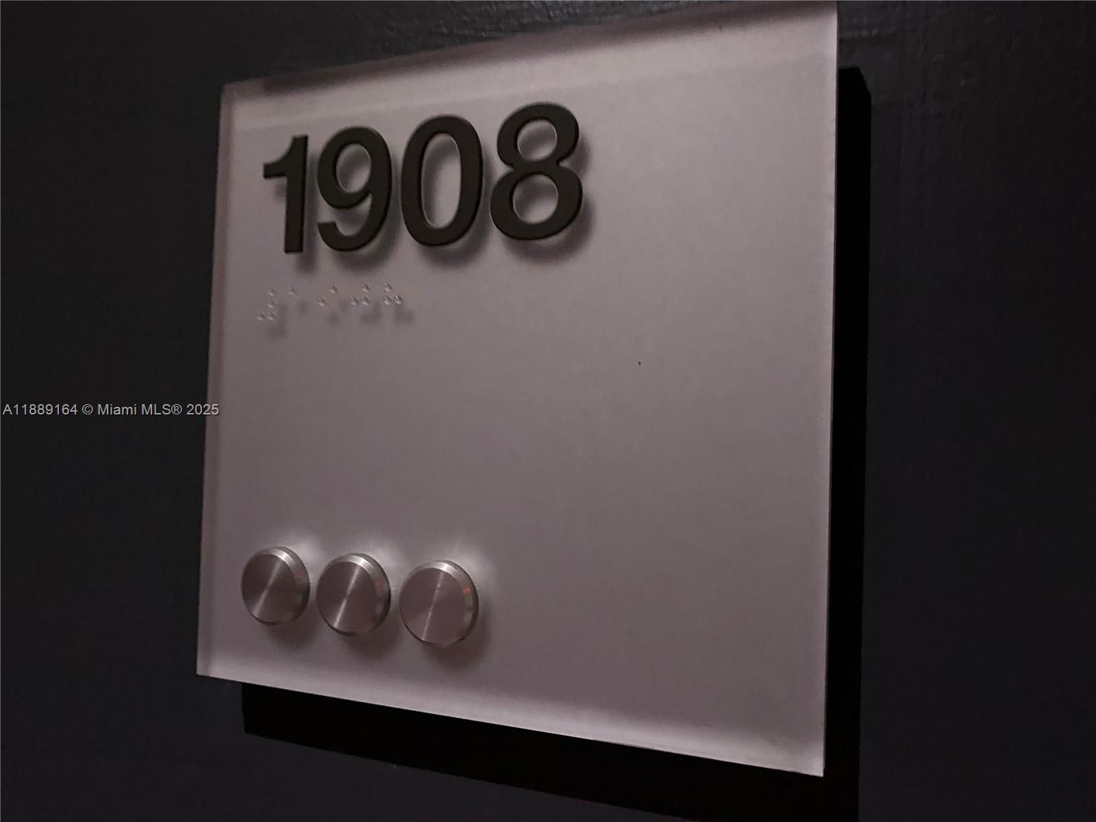 500 Brickell Ave #1908