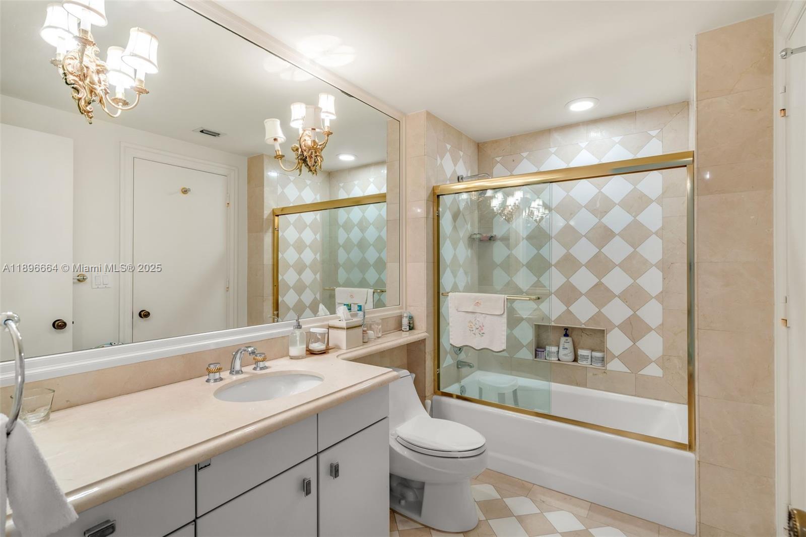 445 Grand Bay Dr #1001 Key Biscayne, FL 33149 445 Grand Bay Dr #1001 Key Biscayne, FL 33149